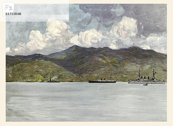 Kriegsschiffe vor der Küste bei Santiago de Cuba  3. Juni 1898 während des Spanisch-Amerikanischen Krieges. Nach einer Zeichnung von Carlton T. Chapman. Aus Harper's Pictorial History of the War With Spain  veröffentlicht 1899.