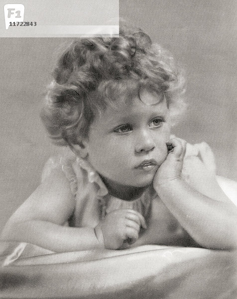 Prinzessin Elizabeth  die spätere Königin Elizabeth II.  im Jahr 1928. Elisabeth II.  geboren 1926. Königin des Vereinigten Königreichs  Kanadas  Australiens und Neuseelands. Nach einer Fotografie.