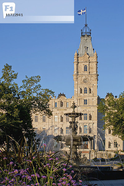 Quebec Parlamentsgebäude und Tourny-Brunnen; Quebec  Quebec City  Kanada'.