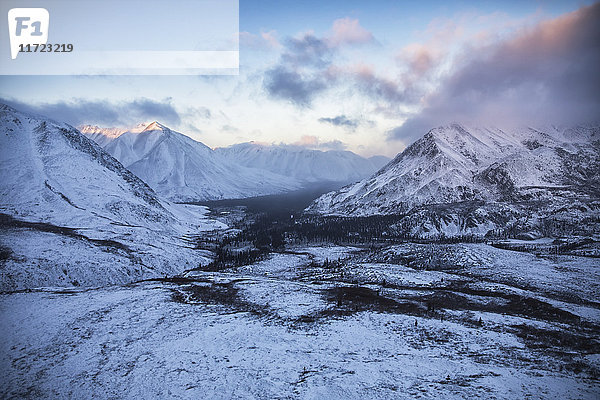 Luftaufnahme der Ogilvie Mountains beim Flug entlang des Dempster Highway; Yukon  Kanada