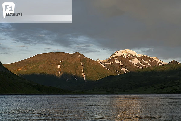 Roundtop Mountain auf der Insel Unimak  in der Nähe des False Pass; Alaska  Vereinigte Staaten von Amerika'.