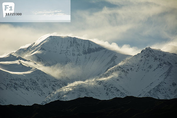 Berg in den Anden  bedeckt mit einer Schicht aus Neuschnee; Mendoza  Argentinien