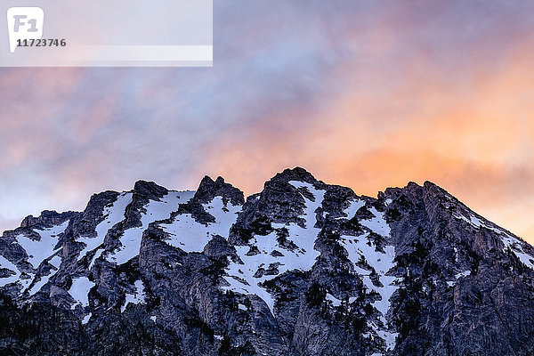 Himmel und Teton Range in der Abenddämmerung  Grand Teton National Park; Wyoming  Vereinigte Staaten von Amerika'.