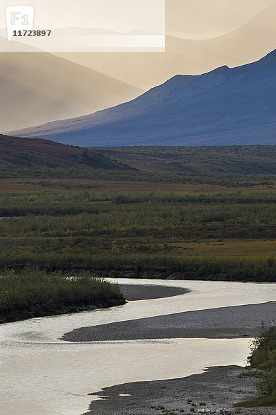 Noatak River und Brooks Range  Gates Of The Arctic National Park  Nordwest-Alaska; Alaska  Vereinigte Staaten von Amerika'.