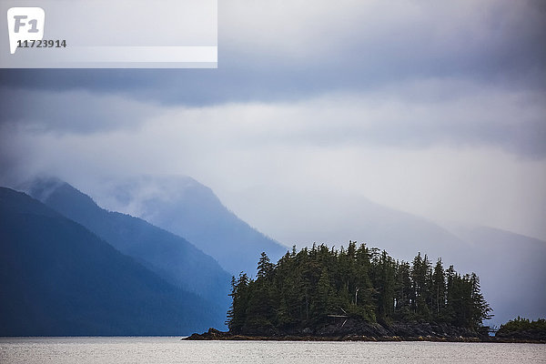 Eine stimmungsvolle Szene im Gwaii Haanas National Park; British Columbia; Kanada'.