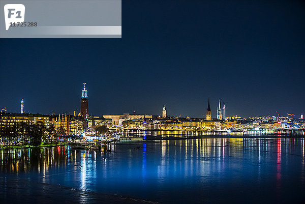Stockholmer Stadtbild bei Nacht