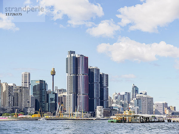 Australien  New South Wales  Sydney  Stadtsilhouette mit Wolkenkratzern