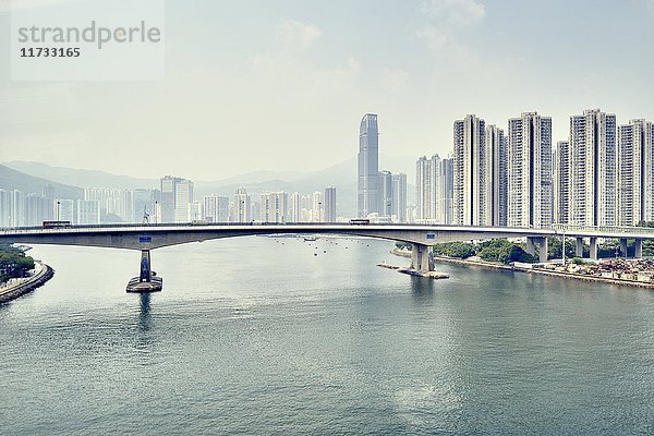 Brücke über den Hafen  Kowloon  Hongkong