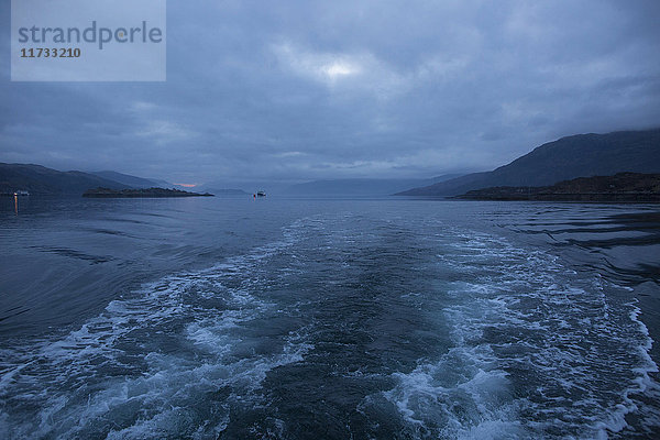Wellen vom Trawler  Isle of Skye  Schottland