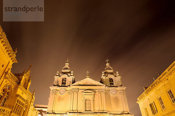 Kathedrale Mdina nachts beleuchtet  Malta