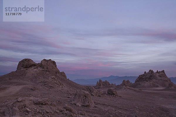 Ansicht von Trona Pinnacles in der Abenddämmerung  Trona  Kalifornien  USA