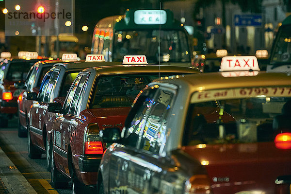 In Reihe geparkte Taxis  Tsim Sha Tsui  Hongkong