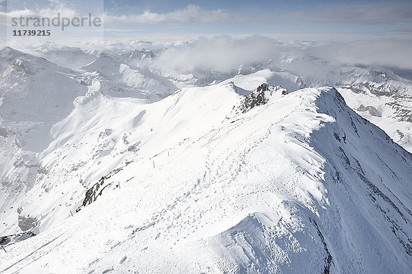 Blick auf das Schilthorn  Murren  Berner Oberland  Schweiz