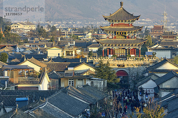 Hochwinkelansicht von Pagode und Dächern  Dali  Yunnan  China