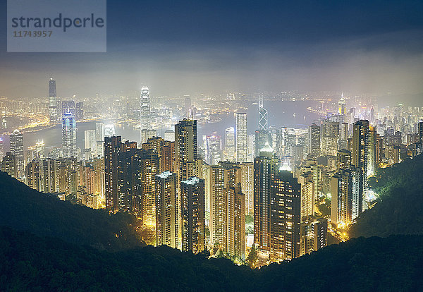 Stadtbild bei Nacht  Victoria Peak  Hongkong