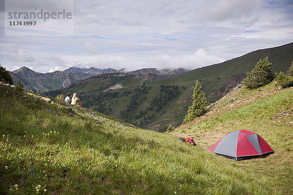 Zelten von Ehepaaren in der Nähe der Paradise Divide in den West Elk Mountains  Crested Butte  Colorado  USA
