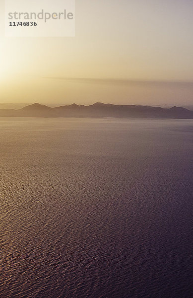 Luftaufnahme der Küstenlinie von Lanzarote  Kanarische Inseln  Spanien