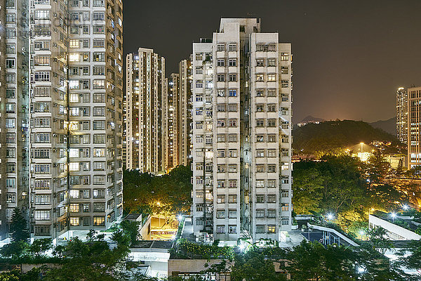 Stadtbild bei Nacht  Tsuen Wan  Hongkong