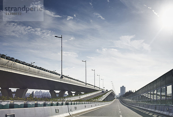 Leere Überführung und Autobahn  Shanghai  China