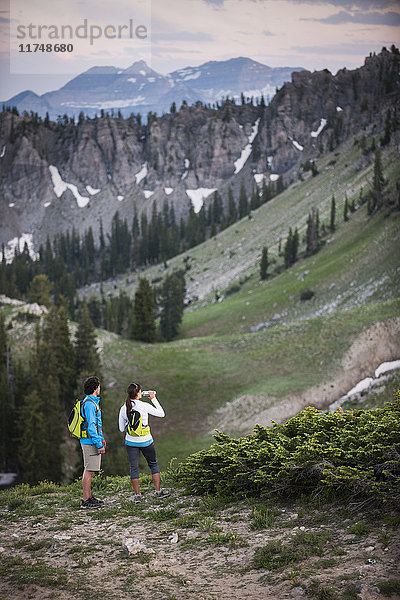 Wanderer auf dem Sunset Peak Trail  Catherine's Pass  Wasatch Mountains  Utah  USA
