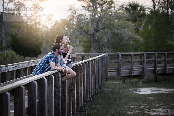 Wanderer  die die Natur genießen  Skidaway Island State Park   Savanne  Georgia  USA