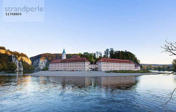 Kloster Wellenberg am Donauknie bei Tag  Kehlheim  Bayern  Deutschland