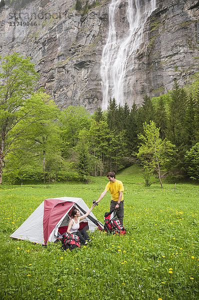 Ehepaar-Camping  Stechelberg  Berner Oberland  Schweiz