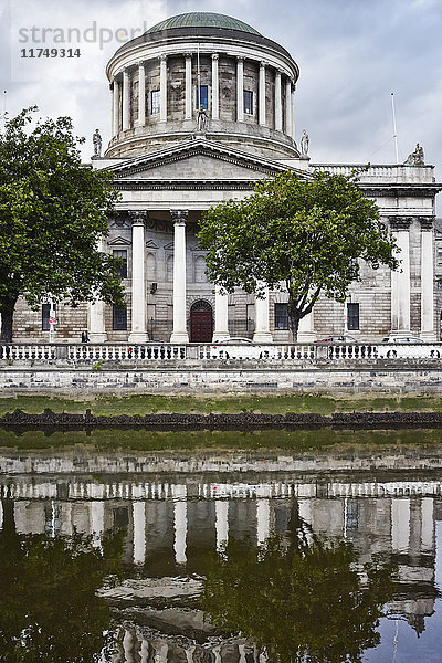 Die vier Gerichte  Dublin  Republik Irland