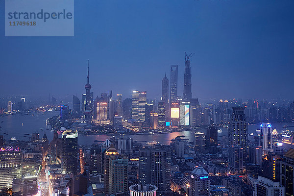 Stadtbild von Shanghai bei Nacht  China