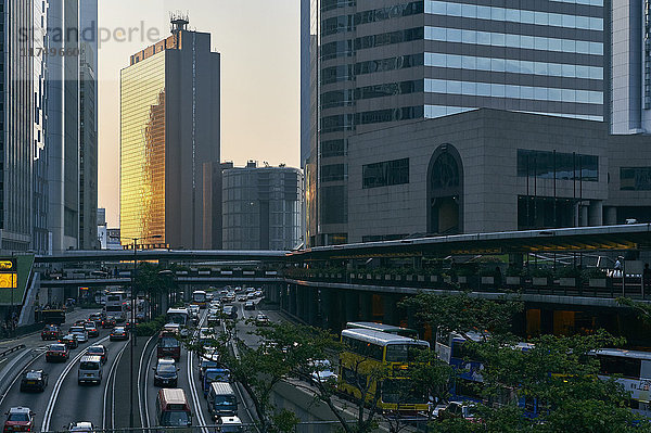 Stadtbild mit Straße  Zentral-Hongkong