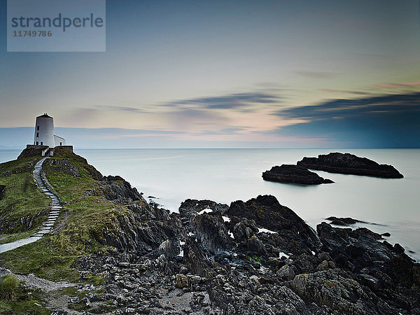 Leuchtturm auf der Insel Llanddwyn  Newborough  Anglesey  Wales