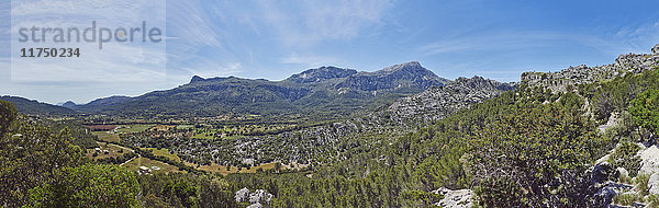 Blick auf die Ma-10  Richtung Lluc  Mallorca  Spanien