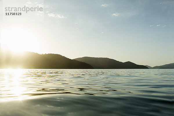 Blick von Long Island bei Sonnenaufgang  Whitsunday Islands  Queensland  Australien