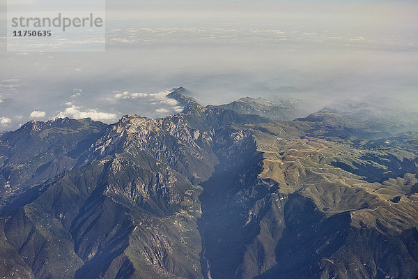 Luftaufnahme der italienischen Alpen  Verona  Italien