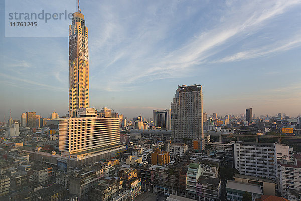 Morgenblick auf den Baiyoke Tower und die Skyline der Stadt  Bangkok  Thailand  Südostasien  Asien