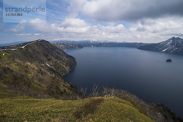 Die Caldera des Mashu-Sees  Akan-Nationalpark  Hokkaido  Japan  Asien