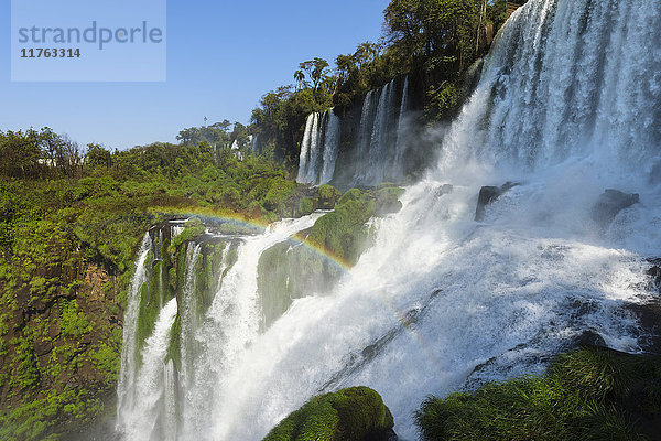 Iguazu-Wasserfälle von der argentinischen Seite  UNESCO-Weltkulturerbe  an der Grenze zwischen Argentinien und Brasilien  Argentinien  Südamerika