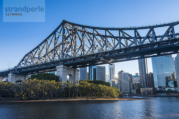 Eiserne Eisenbahnbrücke (Story Bridge) über den Brisbane River  Brisbane  Queensland  Australien  Pazifik