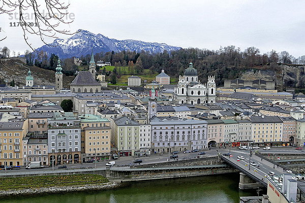 Blick auf die Altstadt  Salzburg  Österreich  Europa