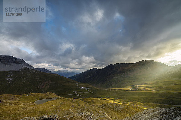 Blick auf den Piz Umbrail vom Stilfserjoch in der Morgendämmerung  Braulio Tal  Valtellina  Lombardei  Italien  Europa