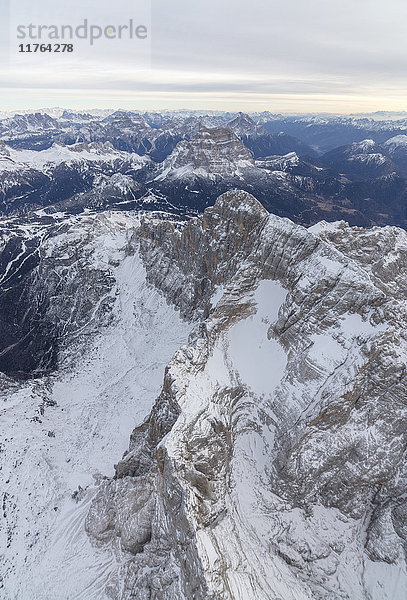 Luftaufnahme der felsigen Gipfel des Monte Civetta  Ampezzo  Dolomiten  Provinz Belluno  Venetien  Italien  Europa