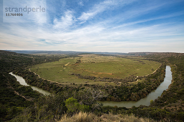 Die Ebenen des Amakhala-Wildreservats  umgeben vom Bushmans River  Ostkap  Südafrika  Afrika