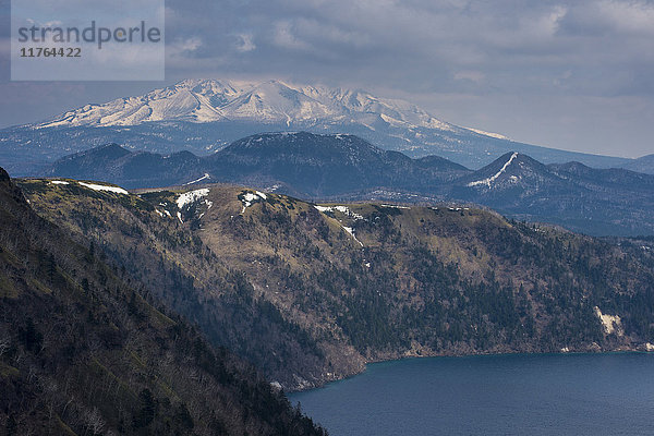 Die Caldera des Mashu-Sees  Akan-Nationalpark  Hokkaido  Japan  Asien