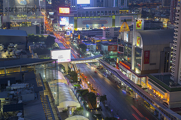 Blick von oben auf die Skyline der Stadt  Bangkok  Thailand  Südostasien  Asien