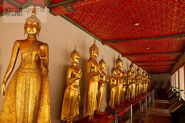 Buddhas im Wat Pho (Wat Po)  Bangkok  Thailand  Südostasien  Asien