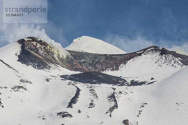 Schneebedeckte Berge im Daisetsuzan-Nationalpark  UNESCO-Welterbestätte  Hokkaido  Japan  Asien