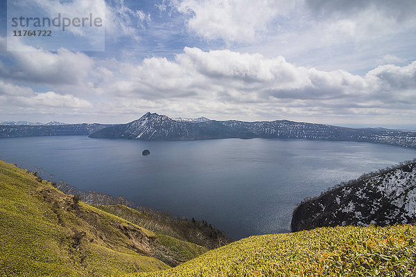 Die Caldera des Mashu-Sees  Akan-Nationalpark  Hokkaido  Japan  Asien