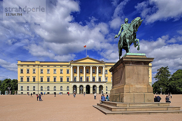 Reiterstandbild von König Karl Johan im Königlichen Palast  Oslo  Norwegen  Skandinavien  Europa