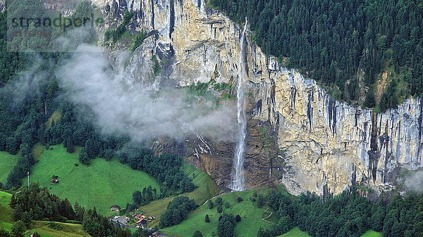 Staubbach-Wasserfall  Lauterbrunnen  Berner Oberland  Schweiz  Europa