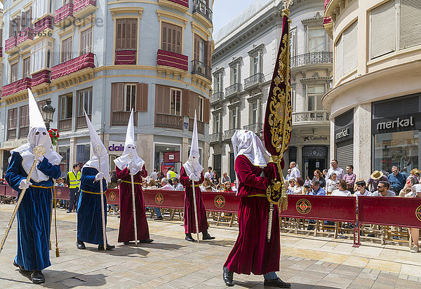 Einheimische nehmen an der Auferstehungsparade am Ostersonntag teil  Malaga  Costa del Sol  Andalusien  Spanien  Europa